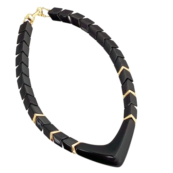 Napier Black Resin Chevron NAPIER statement necklace - Picture 1 of 8
